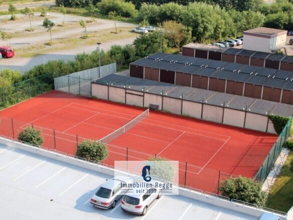 Tennisplatz am Haus
