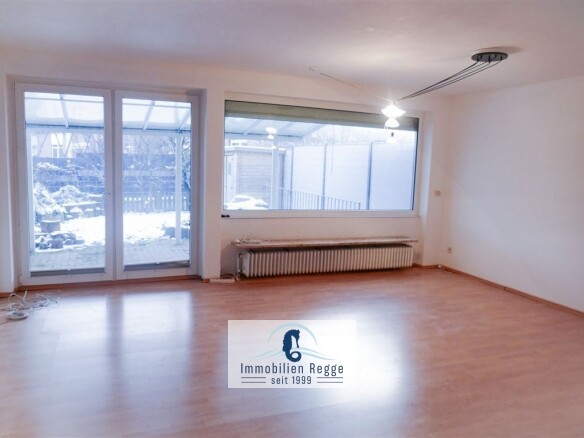 großzügiges Wohnzimmer